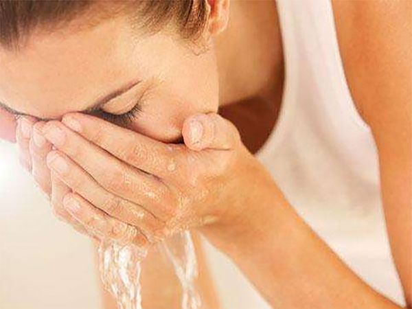 女性取卵后用凉水洗手会刺激子宫收缩