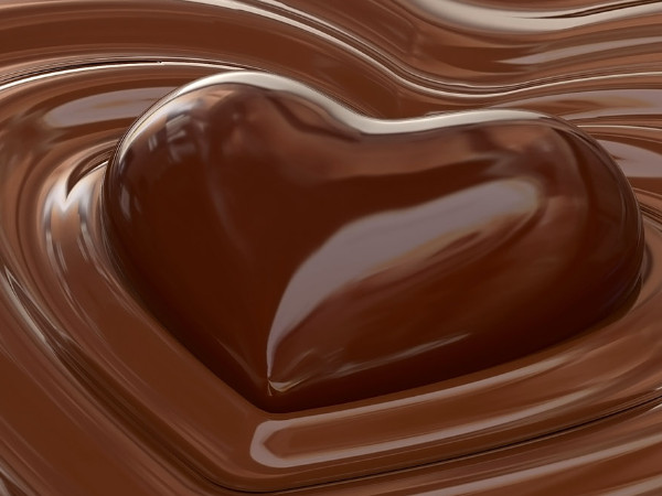 哺乳期女性能不能吃巧克力解析