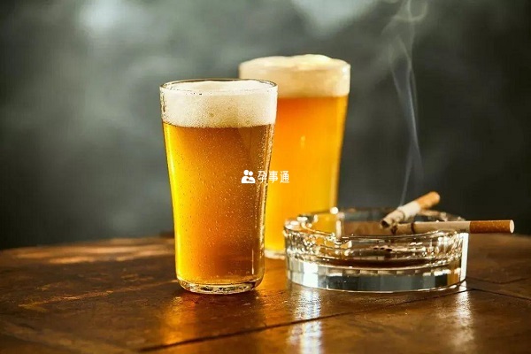 香烟及酒精对男性精子质量会产生影响