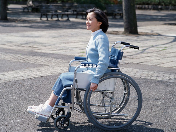 20%面肩肱型肌营养不良症患者需要坐轮椅