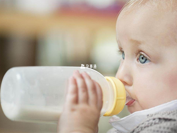 宝宝喝含乳铁蛋白的奶粉并非智商税