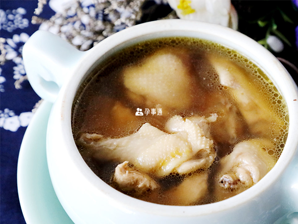 吃竹荪白公鸡汤可以增强体质
