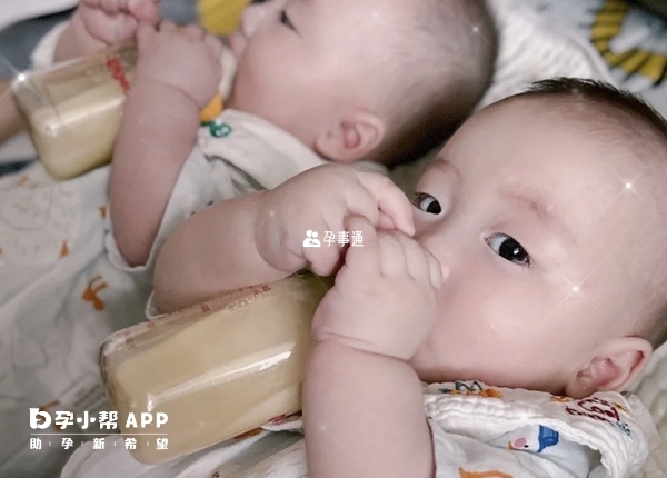 婴儿喝奶量是按照每千克体重10-20mL来计算的