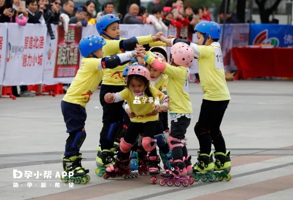 孩子学习轮滑可以增强体质