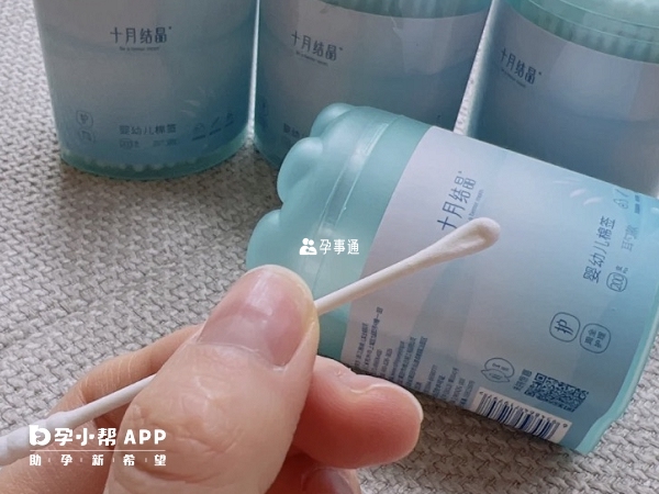 用棉签给婴儿掏鼻孔是为了清洁鼻屎