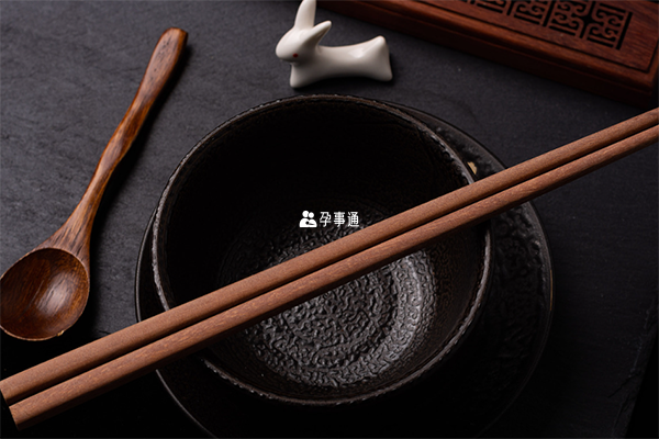三双旧筷子是测男女最基本的用品