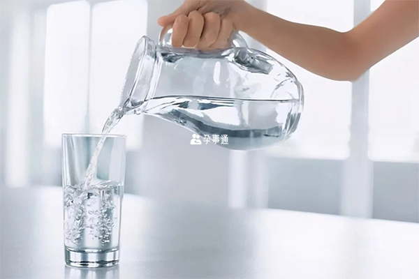 每天喝8~12杯水有助于提高基础代谢率
