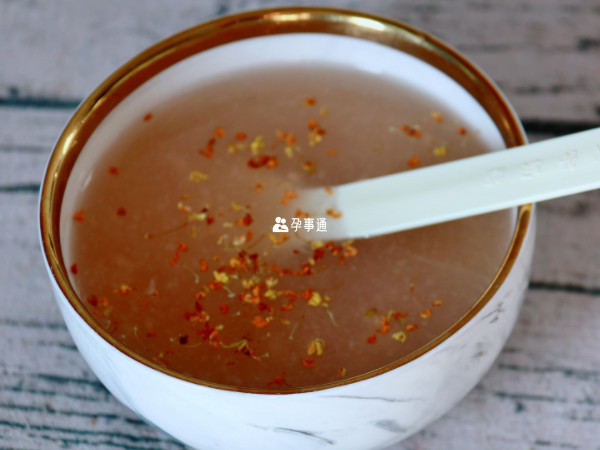 银耳藕粉汤能够清热润燥