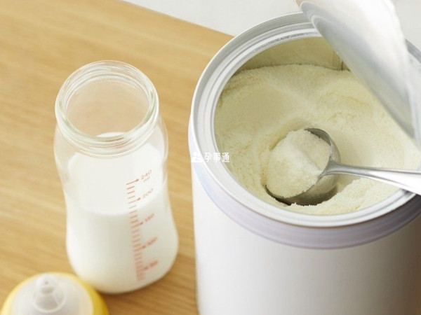1-7天的新生儿标准奶粉量并不是一个固定的数值
