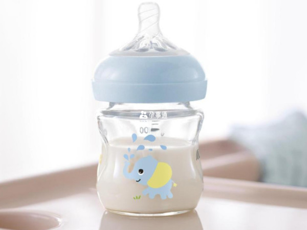 鸭嘴杯是6个月宝宝的过渡杯