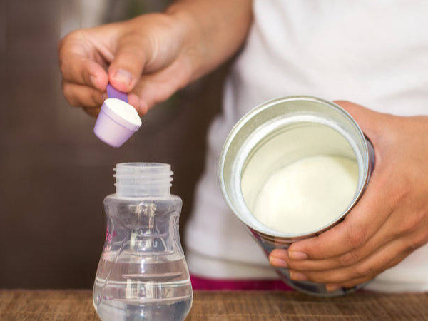 宝宝易过敏可以喝水解奶粉